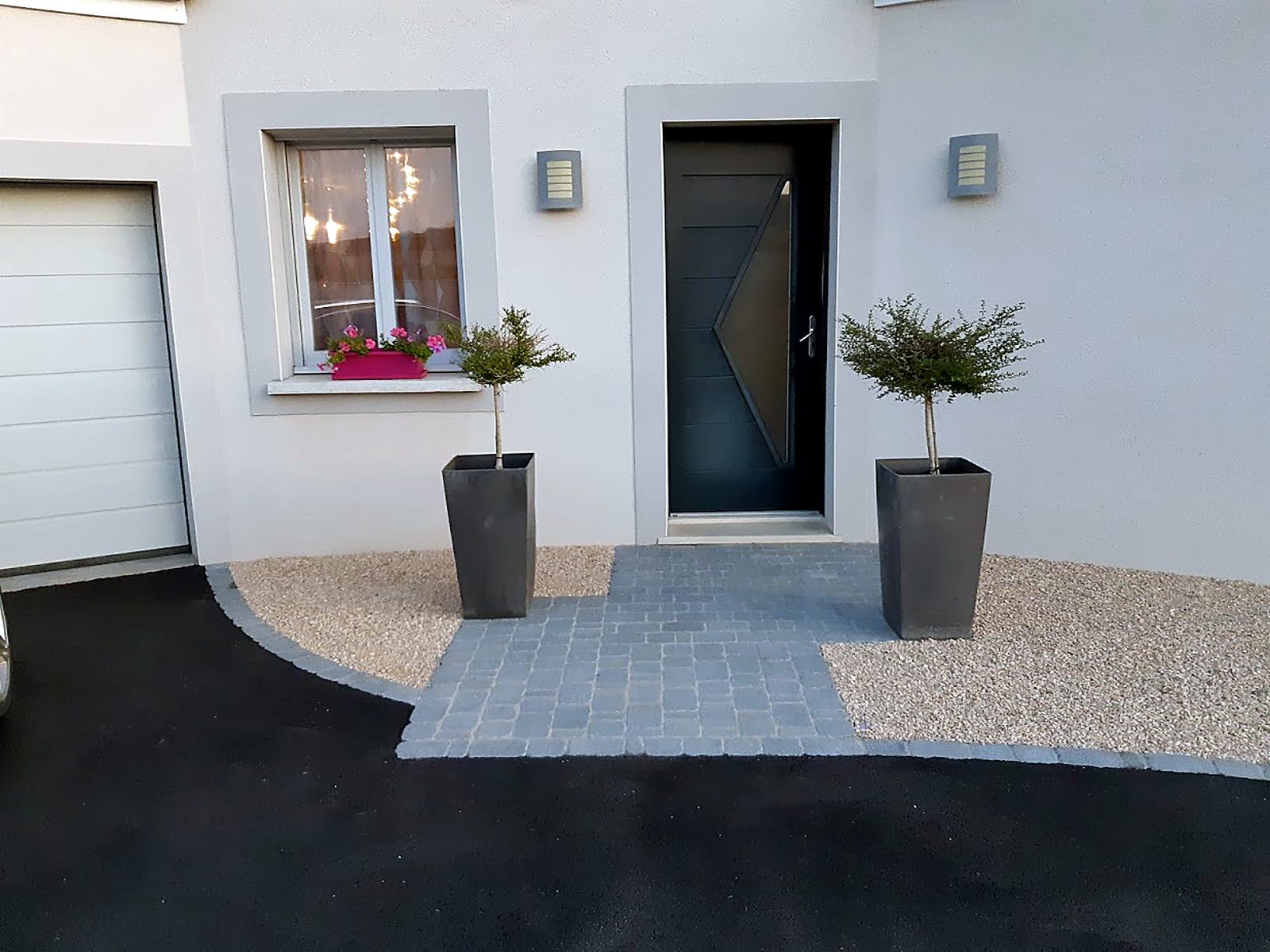Cour et entrée réalisées par Allées de l'Yonne